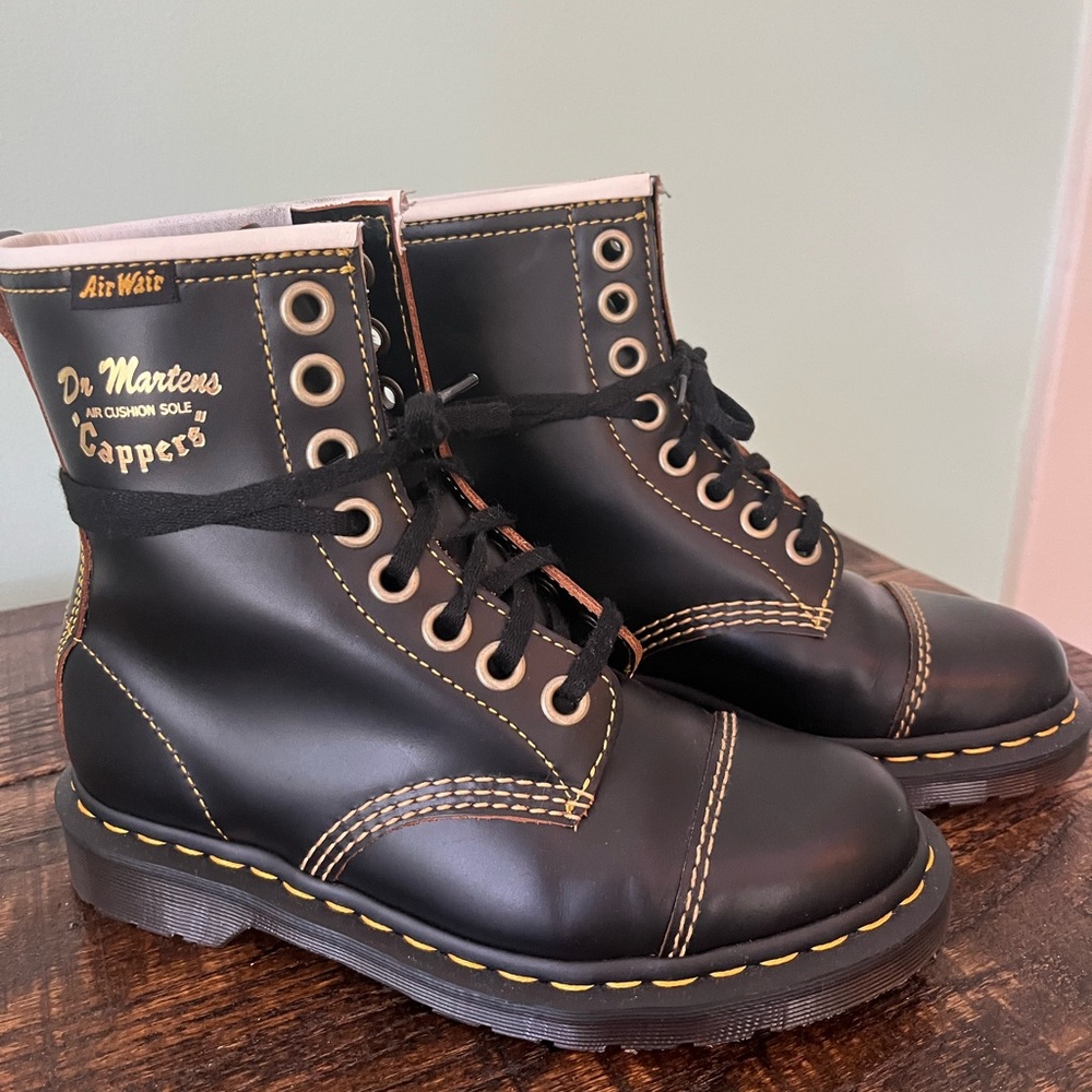 Dr. Martens Original Cappers with smooth black leather upper size 6 women/5 men